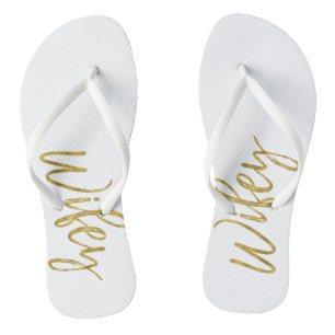 Wifey Flip Flops mit Gold Foil Typografie Badesandalen
