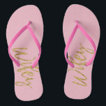 Wifey Flip Flops mit Gold Foil und Pink Badesandalen<br><div class="desc">Wifey Flip Flops mit Gold Foil und Pink Typografie. Die Flip Flops sind perfekt für einen Flitterwochenurlaub mit dem Hubby.</div>