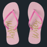 Wifey Flip Flops mit Gold Foil und Pink Badesandalen<br><div class="desc">Wifey Flip Flops mit Gold Foil und Pink Typografie. Die Flip Flops sind perfekt für einen Flitterwochenurlaub mit dem Hubby.</div>