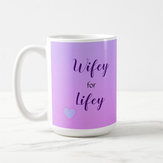 Wifey for Lifey Pink and Lilac Obmre Background Kaffeetasse (Links)