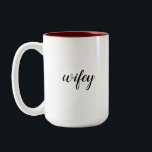 Wifey Hochzeit Zweifarbige Tasse<br><div class="desc">perfektes Hochzeitsgeschenk</div>