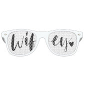 Wifey Liebe | Stilvolle Black Brush Script & Heart Partybrille (Vorderseite)