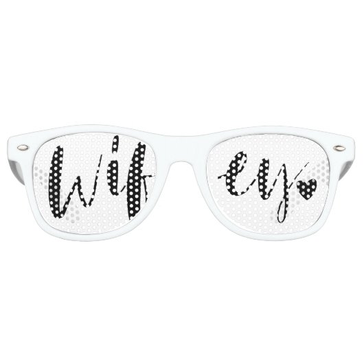 Wifey Liebe | Stilvolle Black Brush Script & Heart Partybrille (Vorderseite)