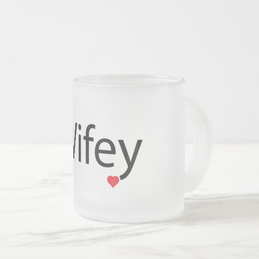 Wifey - Mattierte 10 oz Mattierte Glass-Tasse Mattglastasse (VorderseiteRechts)