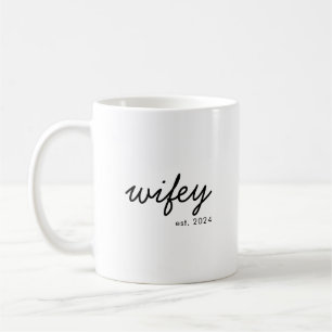 Wifey Modern Minimalistisch Script Personalisiert Kaffeetasse
