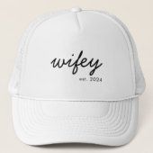 Wifey Modern Minimalistisch Script Personalisiert Truckerkappe (Vorderseite)