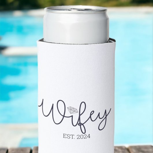 Wifey Modern Typografy Ehefrau Mrs. Wedding Hers Selters Dosenkühler