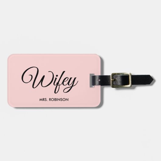Wifey Newlyred Modern Script Custom Monogram Name Gepäckanhänger (Vorderseite horizontal)