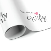 Wifey red heart est. Year future wife valentine's Geschenkpapier (Rolleneckpunkt)