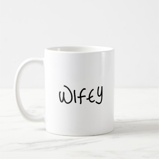 Wifey Script Font Modern Minimalist Kaffeetasse (Links)
