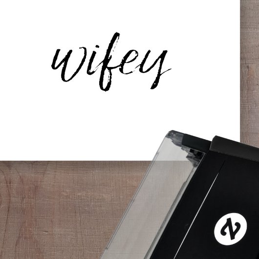 Wifey - Whimsical Black Calligraphy for the Bride Permastempel