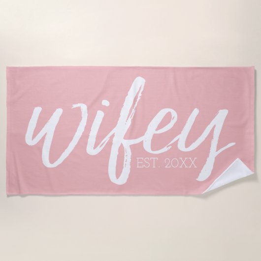 Wifey - Whimsikkalligraphie für die Bride Strandtuch (Vorderseite)