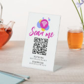 Wifi-Kennwort und Personalisierter QR-Code für das Sockelschild (In SItu)