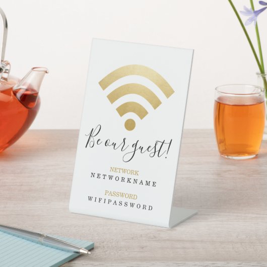 WiFi-Kennwort und Personalisiertes Netzwerk Sockelschild (In SItu)