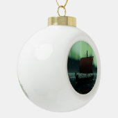 Wikingschiff und Nordlichter Keramik Kugel-Ornament (Links)