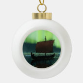 Wikingschiff und Nordlichter Keramik Kugel-Ornament (Vorderseite)