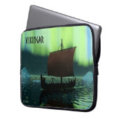 Wikingschiff und Nordlichter Laptopschutzhülle (Vorderseite Links)