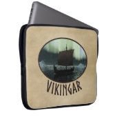Wikingschiff und Nordlichter Laptopschutzhülle (Vorne Rechts)