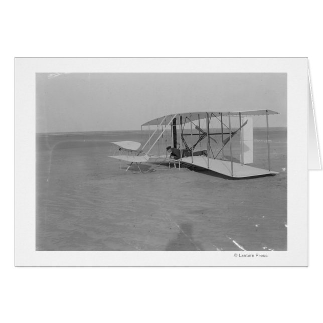 Wilbur Wright in beschädigtem Flugzeug nach (Vorderseite (Horizontal))