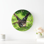 Wild-Adler-Owl im vollen Flug Große Wanduhr (Zuhause)