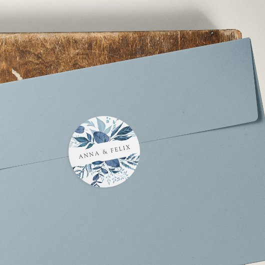 Wild Azure | Personalisierte Botanische Hochzeit Runder Aufkleber