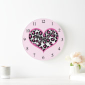 Wild bei Heart Leopard Print Große Wanduhr (Zuhause)