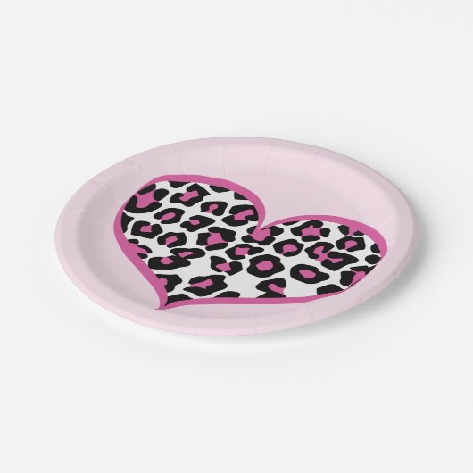 Wild bei Heart Leopard Print Pappteller (Schrägansicht)