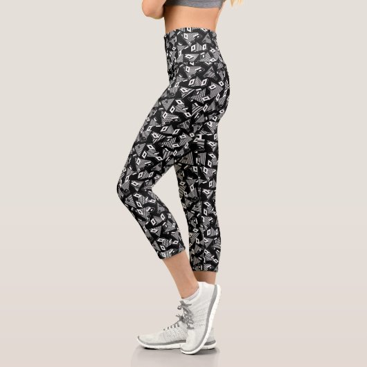 Wild Black Abstrakt Capri Leggings (Links)