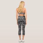 Wild Black Abstrakt Capri Leggings (Rückseite)