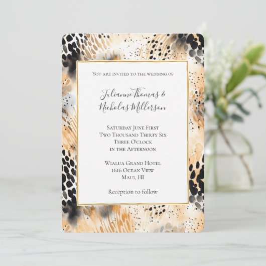 Wild Black Cream Leopard Animal Wedding Einladung (Stehend Vorderseite)