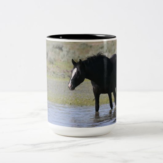 Wild Black Mare "Ash"-Tasse Zweifarbige Tasse (Mittel)