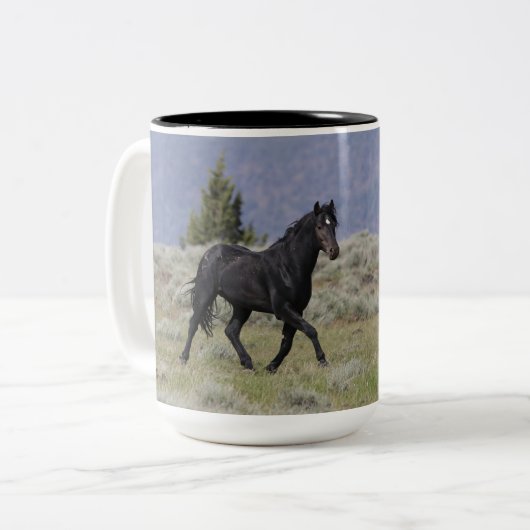 Wild-Black-Stallion-Tasse Zweifarbige Tasse (Vorderseite Links)