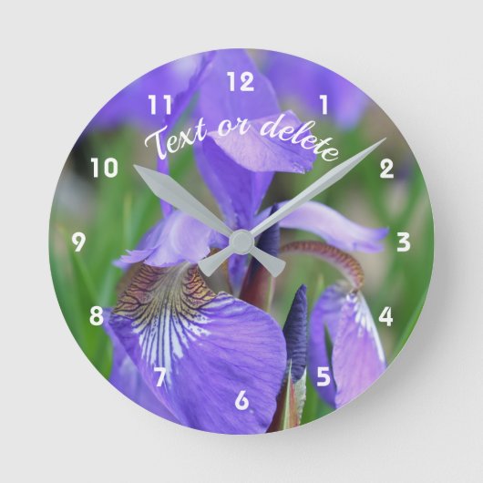 Wild blaue Flagge Iris Blume Personalisiert Runde Wanduhr (Vorderseite)