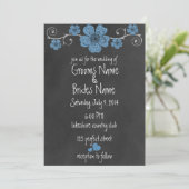 Wild Blue Rose Chalkboard Hochzeit Einladung (Stehend Vorderseite)