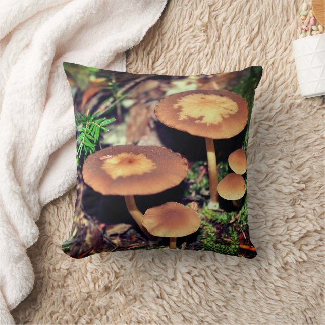 Wild Brown Mushroom Cluster Kissen (Decke)