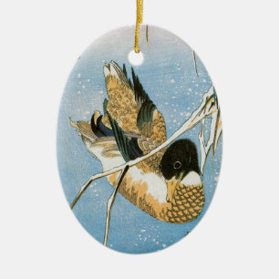 Wild Duck Schwimmend zwischen schneebedecktem Schi Keramikornament