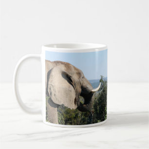 Wild Elephant Eating, Südafrika Kaffeetasse