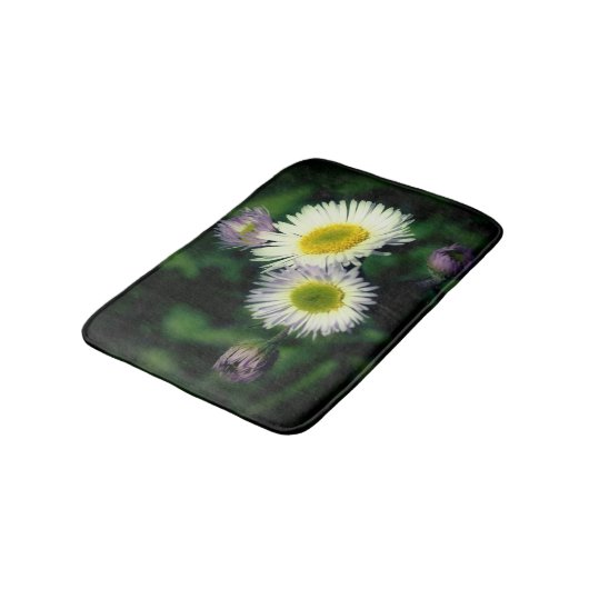 Wild Fleabane Daisy Blume Nah Up Badematte (Schrägansicht)