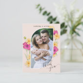 Wild Floral Meadow Wedding Foto Dankeskarte (Stehend Vorderseite)