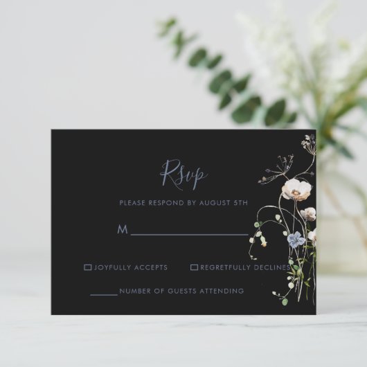 Wild Forest Floral Black Wedding RSVP Karte (Stehend Vorderseite)