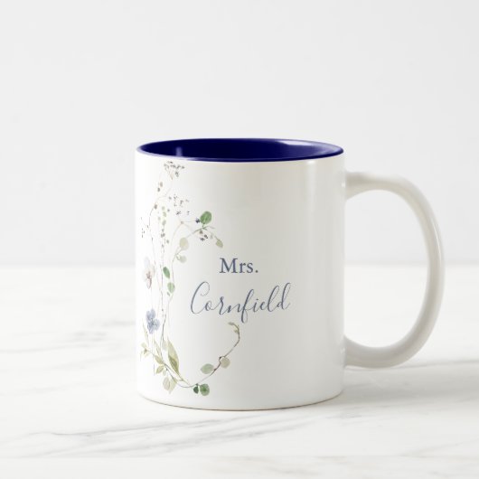 Wild Forest Floral Mrs. Newlywed Bride Zweifarbige Tasse (Rechts)