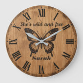 Wild & Free Wall Clock | Custom Name Gift Große Wanduhr (Vorderseite)