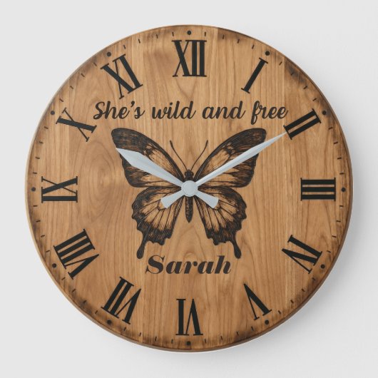 Wild & Free Wall Clock | Custom Name Gift Große Wanduhr (Vorderseite)