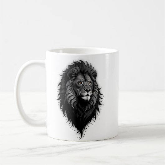 Wild Grace: auffallendes Portrait eines Löwen Kaffeetasse (Links)