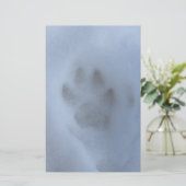 Wild grauer Wolf Paw Print im Winterschnee Briefpapier (Stehend Vorderseite)