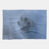 Wild grauer Wolf Paw Print im Winterschnee Geschirrtuch (Horizontal)