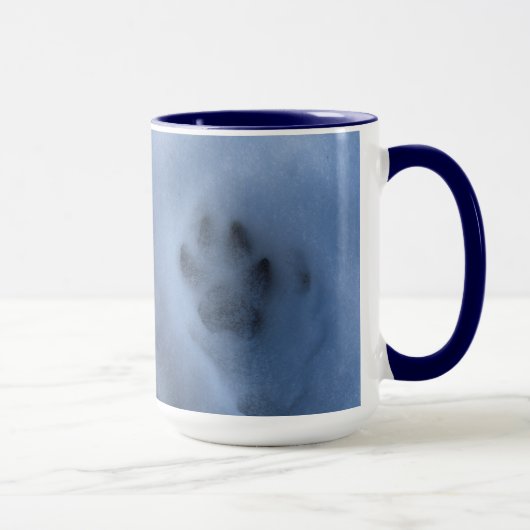 Wild grauer Wolf Paw Print im Winterschnee Tasse (Rechts)
