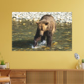 Wild Grizzly versucht Lachs an der Toba in Leinwanddruck (Insitu (Wohnzimmer))