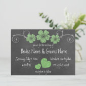 Wild grüne Rose Chalkboard Hochzeit Einladung (Stehend Vorderseite)