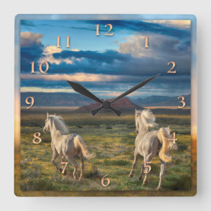 WILD HORSES "Live to Run" Quadratische Wanduhr